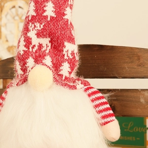Gnome de Noël lumineux avec bonnet tricoté rouge à rennes et longue barbe en peluche