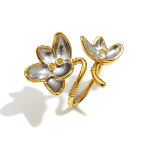 Dual-tone flower open ring in 18K gold and silver stainless steel minimalist style