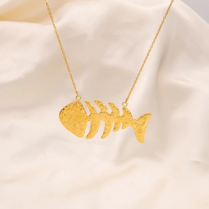 Detail of 18k gold fishbone necklace showing unique hammered texture and cross chain link