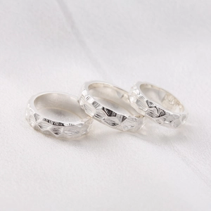 Sliver hammered texture stainless steel rings with irregular bark pattern for men
