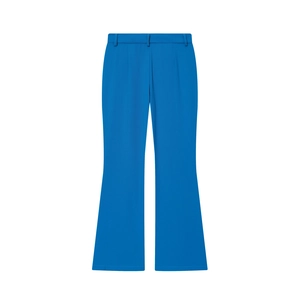 Pantalon évasé bleu vif avec taille ajustée et texture lisse sur fond blanc épuré