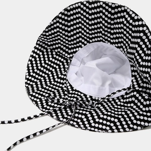 Cappello da sole a tesa larga a pois con cinturino sottogola regolabile da spiaggia