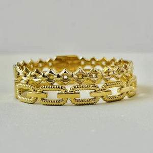Minimalist gold stainless steel chain bracelet set with geometric diamond patterns