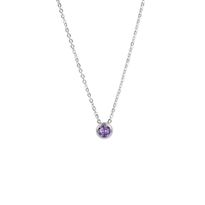 Detailansicht der Titanstahl-Halskette mit einem runden violetten Zirkonia-Anhänger