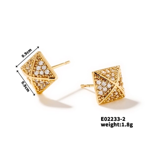 Detail view of 0.9cm square gold earrings with cubic zirconia and product dimensions