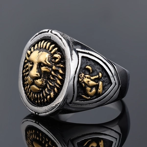 Retro lion head signet ring in gold and silver tones with a reflective metallic finish
