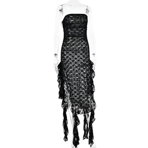Robe longue bustier en dentelle noire avec empiècements en résille et ourlet volanté