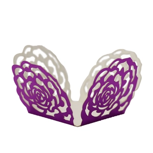 Boîte à bonbons de mariage violette découpée au laser avec motif de roses ajourées