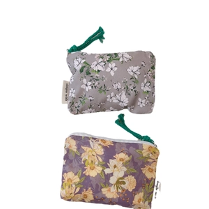 Floral print cotton coin purse set with white flower patterns and handmade green tassels