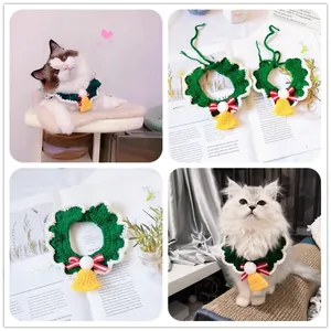 Collier de Noël tricoté pour animaux avec tissage vert, nœud rouge et clochette
