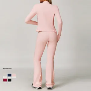 Completo da yoga rosa chiaro da donna con giacca a zip e leggings a zampa vista retro