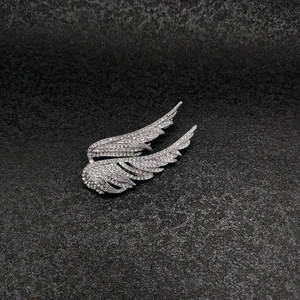 Elegant silver angel wing brooch with high-density white crystals for women accessories