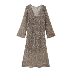 Robe longue en maille à paillettes marron avec col en V profond et manches longues