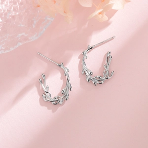 Elegante S925 Silber C-förmige Blattohrringe mit Olivenzweig-Design für Damen