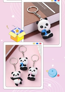 Nahaufnahme der niedlichen 3D-Panda-Schlüsselanhänger aus weichem PVC-Material