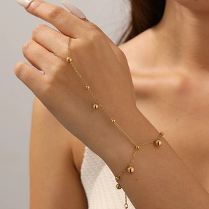 Elegante bracciale anello placcato oro con perline lucide e catena con nappa