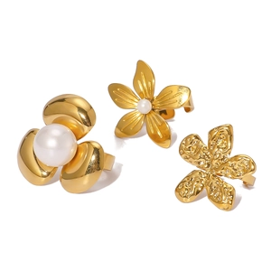 Elegant gold flower rings set with pearls in a minimalist stainless steel open design