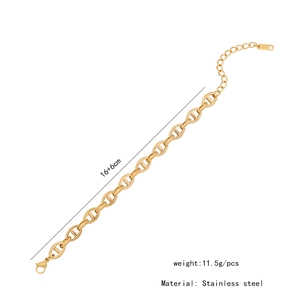 Close-up of golden stainless steel pig nose chain bracelet with 16+6cm size details