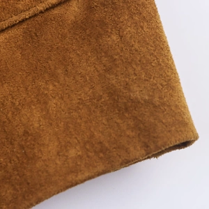Détail de la texture en daim marron de qualité supérieure avec une finition en fibres douces
