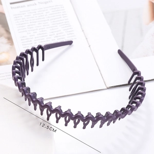 Detail view of purple wavy plastic headband with teeth showing 12.5CM diameter size