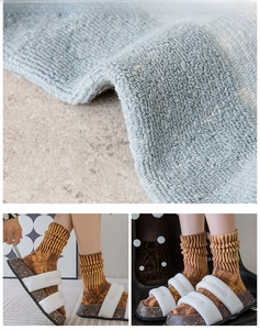 Dettaglio della suola in spugna su calze di cotone marrone vintage per il comfort