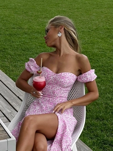 Floral off-shoulder maxi dress with puff sleeves and side slit in pink summer style