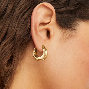 Minimalist 18k gold plated stainless steel teardrop hoop earrings for women in polished finish