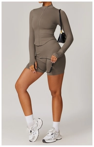 Détail du short de yoga taille haute sans couture avec tissu texturé et ajusté