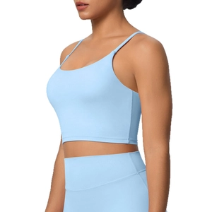 Ensemble de yoga bleu clair avec soutien-gorge à fines bretelles et legging taille haute