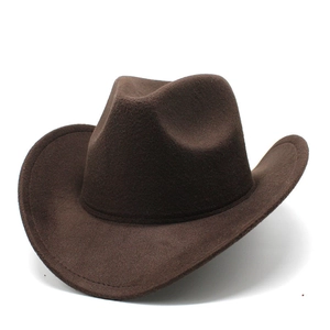 Dettaglio macro del cappello cowboy marrone in feltro e design della tesa larga