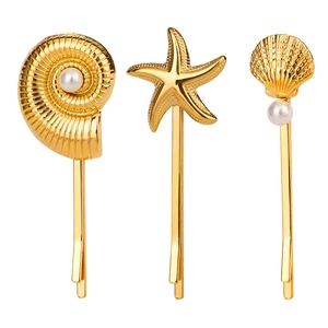 Détail du lot de barrettes dorées 18k avec étoile de mer, coquillage et perles