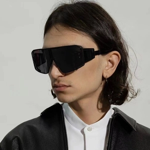 Steampunk oversized shield sunglasses for men with black resin frame and dark lenses