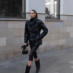 Veste chic en similicuir noir à col montant avec cordon de serrage pour femmes