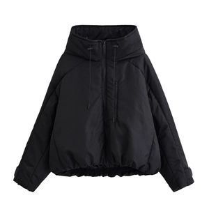 Veste à capuche noire pour femme avec cordon de serrage et fermeture éclair style court