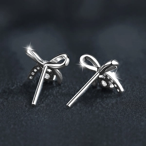 Orecchini a fiocco in argento sterling S925 con accenti di moissanite per donna