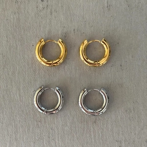 Orecchini A Cerchio Spessi Acciaio Inossidabile Placcato Oro Semplici Minimalisti Stile Huggie Gioielli Di Moda Per Uomini Donne