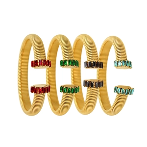 Bracciali a spirale dorati con zircone rettangolare in rosso, verde, nero e azzurro