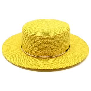 Cappello di paglia giallo a tesa larga con dettaglio fascia ad anello dorato piatto