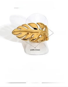 Detailed view of leaf-shaped gold ring dimensions measuring 33mm by 18mm