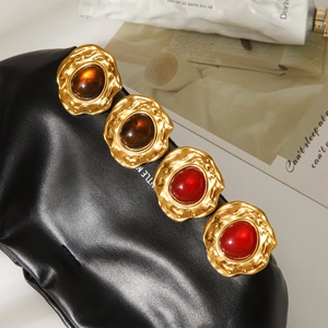 Vintage goldfarbene Ohrringe mit bernstein- und roten ovalen Edelsteinen