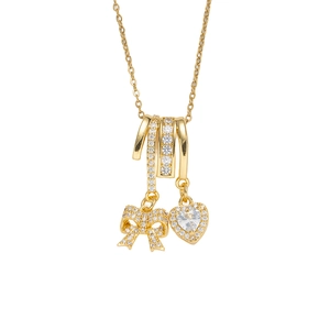 Goldene Halskette mit Schleifen-Herz-Anhänger, Kristallen und geschichteten Ringen