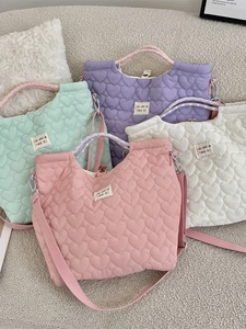 Sacs cabas matelassés en forme de cœur couleurs macaron rose, menthe et violet