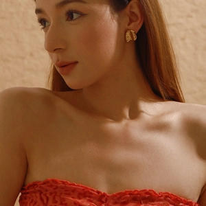 Chic 18K gold-plated stainless steel layered geometric earrings with a hammered texture