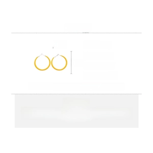 Détail des boucles d'oreilles créoles rondes jaune vif de 5 cm avec tige en argent pur