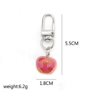 Detailed size view of pink gradient heart keychain with silver metal clip and weight info