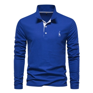 Polo homme à manches longues bleu roi avec broderie cerf blanche sur la poitrine