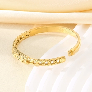Golden wavy Cuban chain link open bangle with engraved heart detail for women