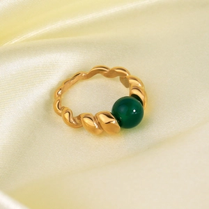 Close-up of vintage 18K gold plated rope ring featuring a round green agate gemstone