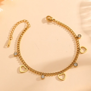 Bracelet élégant plaqué or 18 carats avec cœurs évidés et pierres de zircon brillant