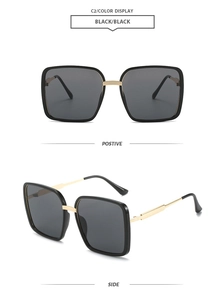 Gafas de sol cuadradas negras con patillas de metal dorado vistas de frente y de perfil